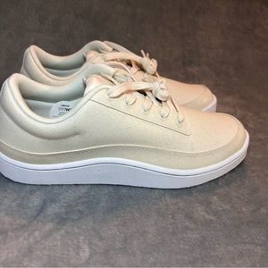 Allbirds Vegan Plant Leather Pacer Sneaker natural white blizzard Size 8 NEW